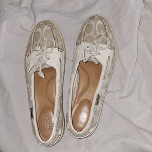 Coach women’s leather comfort boat Shoes size 9B tan and white